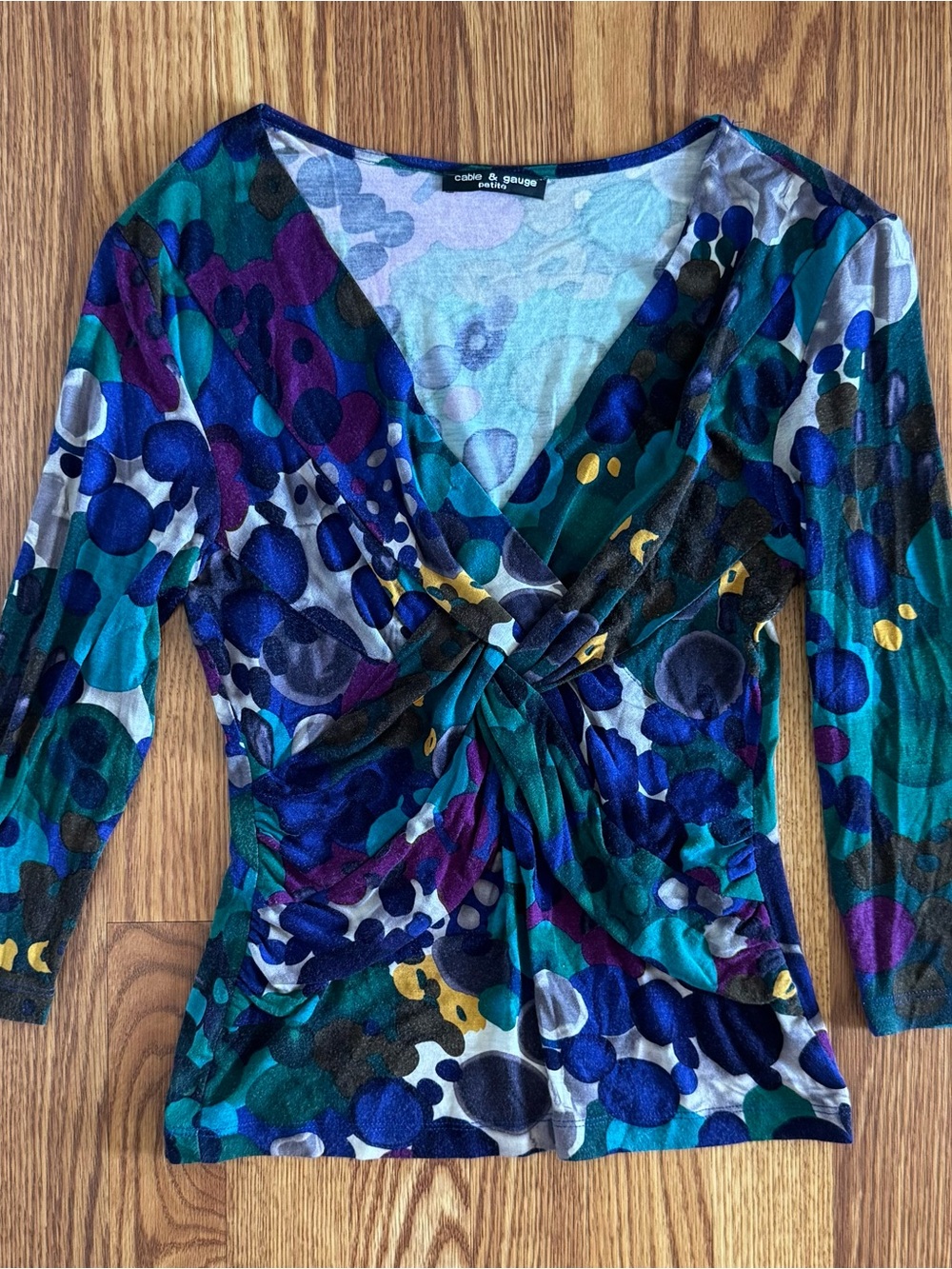 Cable & Gauge Petite Abstract Floral V-Neck Twist Front Top